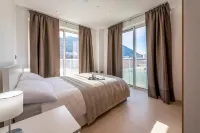 Bentley Holiday Apartments - West One Hotels near Cradle of History