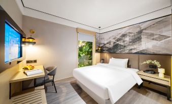 Wanhe Zhizhen Hotel (Shanghai Sun Moonlight Dapuqiao Subway Station)