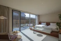 Stray Birds Hotel - พร้อมระเบียง