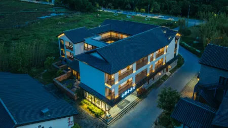 Jiuhua Mountain Dreamlike Hotel（Jiuhua Mountain Scenic Area Store） Отели рядом с достопримечательностью «Tianchi Ancient Temple»