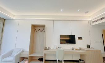 Qushua Ba Hotel (Ba'nan Babin Road Wetland Park Subway Station)