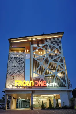 Front One Hotel Sragen فنادق في سراغين