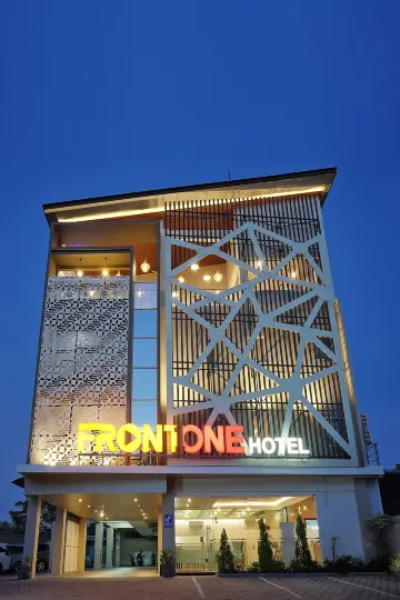 Front One Hotel Sragen
