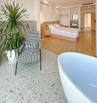 Tongzhijing Banshan Homestay Hotels in Changhai County