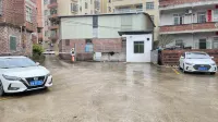 Vienna Hotel (Luoding Luocheng Branch) - parkir
