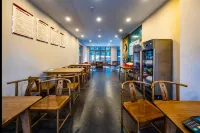 Yunju Mountain Scenic Area Yunju Caotang Homestay