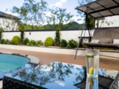 A pillow cloud · Pure oxygen in the cloud mountain top pool vacation beautiful stay 安吉のホテル