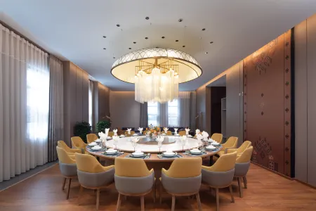 Hampton by Hilton Shannan Отели рядом со станцией Shannan Railway Station