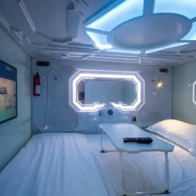 My Space Capsule Hotel ララパン島周辺のホテル