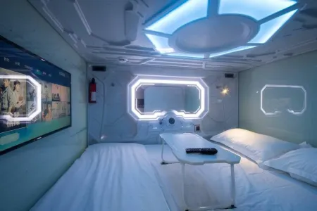 My Space Capsule Hotel Отели рядом с достопримечательностью «Остров Тимба Тимба»