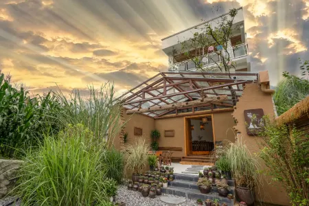 Dengfeng Courtyard Homestay (Mianzhu Qingping Yingfeigu)