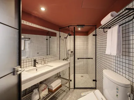 RedDot Hotel Отели рядом с достопримечательностью «Gen.Sun Li-Jen Residence»