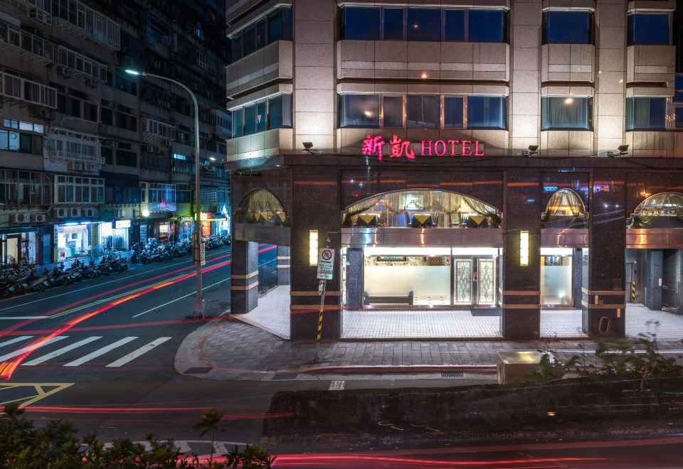 실켄 호텔의 깔끔하고 밝은 복도