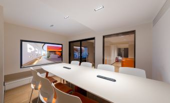PURELUV E-SPORT HOTEL