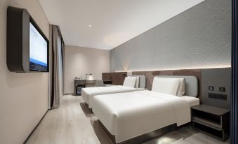 Suzhou Jinji Lake Xinghai Square Metro Station Light Residence Hotel