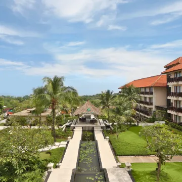 New Kuta Hotel by LORIN Отели рядом с достопримечательностью «Пляж Бингин»