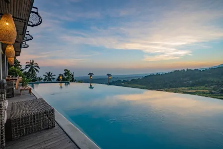 Maha Hills Resort by Mahaprana Experience Отели рядом с достопримечательностью «Gitgit Waterfall»