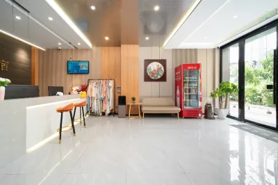 Jingtai Homestay (Jingdezhen People's Square Yuyao Factory) Hotels near Tangying Memorial Hall