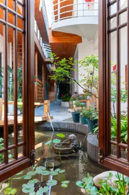 Gulou Li Homestay Luoyi Ancient City Lijingmen Cross Street Branch