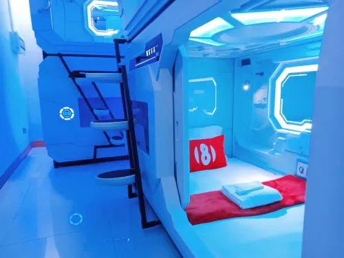 8Hostel - Hostales