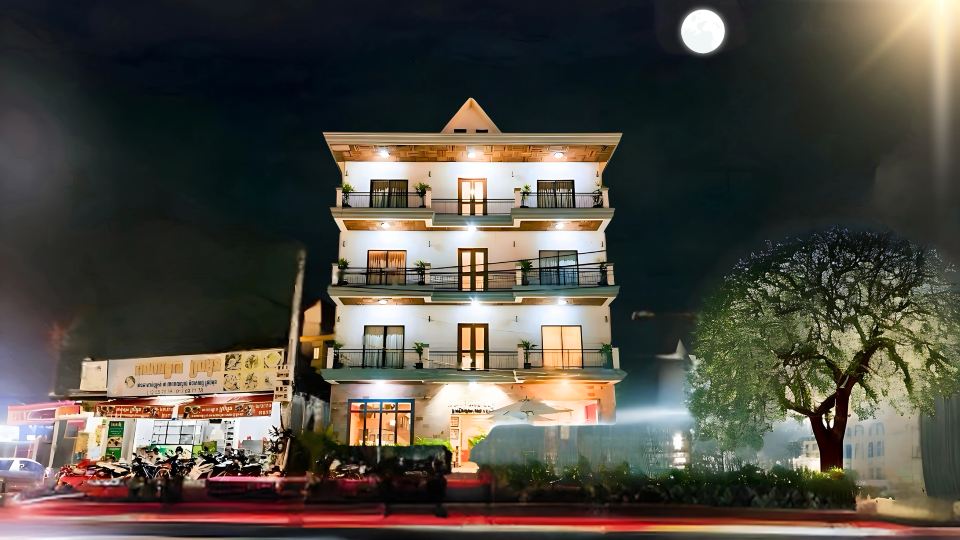 VPlus Hotel