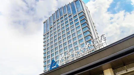 Grand Skylight Hotel Longnan Отели рядом с достопримечательностью «Binjiang Square»