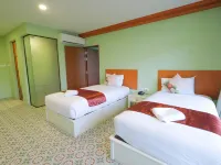 رويال باينابل هوتل ٓ أيه ويلكم تو ويلث آند غود فورتن Hotels near مدرج كرابي