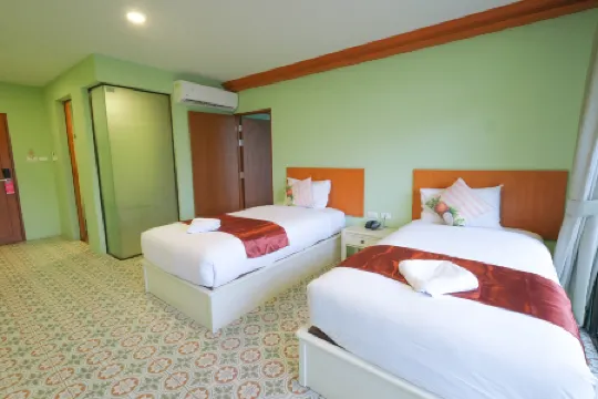 The Pineapple Hotel Отели в г. Краби