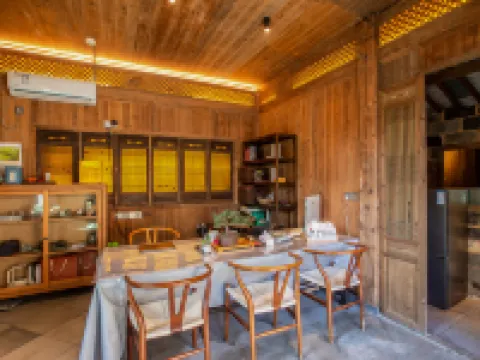 宏村黛晴房·南湖邊徽州古風體驗民宿 黟県のホテル