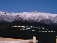 Deqin Moshang Huakai Boutique B&B Hotels near Meili Snow Mountain National Park - Sunrise on the Golden Mountain