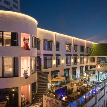 Senchen Terrace Scenic Hotel (Changsha Wu Yi Square IFS Store) Отели рядом с достопримечательностью «Wuyi Square»