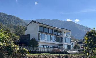 1. 腾冲昊璟圆静修山..