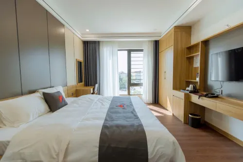 Phuong Dong Hotel Mong Cai - 2-Star