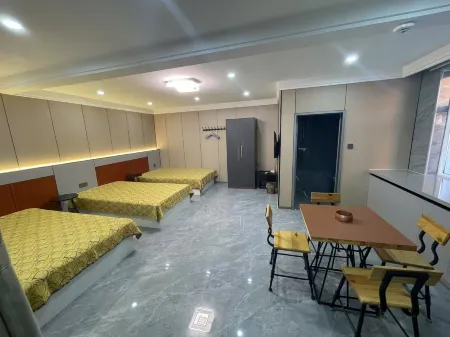 Sunite Zuoqi Changhong Hotel