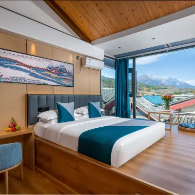 Lijiang Phoenix Health Resort Hotel (Shuhe Ancient Town Branch) 古道蔵家周辺のホテル