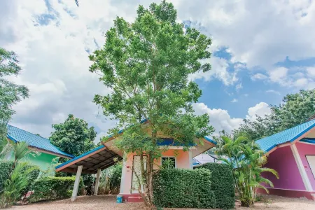 Chalalai Resort Kham Chanot Отели в г. Ban Dung