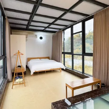Luhe Shanghu Hot Springs Homestay