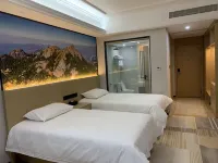 Huaguiyuan Hot Spring Hotel in Xinfeng County