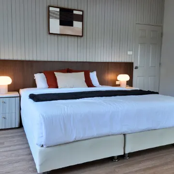 Seastar Hotel and Service Apartment