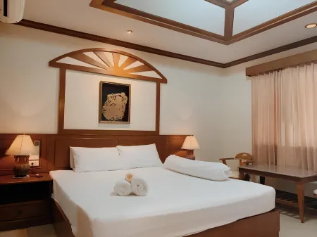SUAN SANG CHAN RIVERSIDE RESORT Отели рядом с достопримечательностью «Krom Luang Chumphon Khet Udomsak Royal Palace»