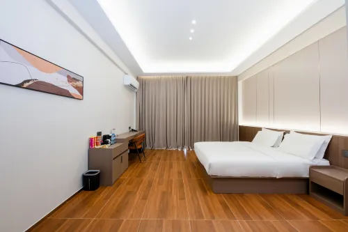 New Junlong Hotel - parking