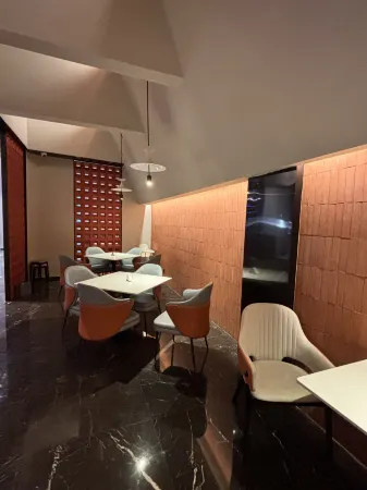 DoALand V Hotel (Chengdu Taikoo Li International Financial Center) Отели рядом с достопримечательностью «CH8 Livehouse (Wanmei)»