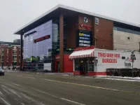 Urban Nest-Stay Close to Trendy Restaurants and Shops Отели рядом с достопримечательностью «Шоссе Маклеод-трейл»