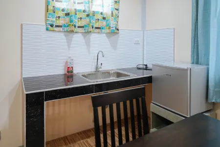 AJ Residences Apartelle Camotes RedPartner Отели рядом с достопримечательностью «Sto. Nino Church»