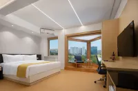 Boke Parker · Lake View Hotel (Changsha Huanghua International Airport T2 Terminal Branch) - balcone