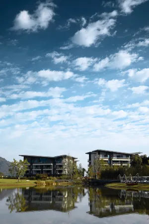 Emeishan Gaoqiao Li  Hentique Pinecone Hotel Отели рядом с достопримечательностью «Yingbin Square»