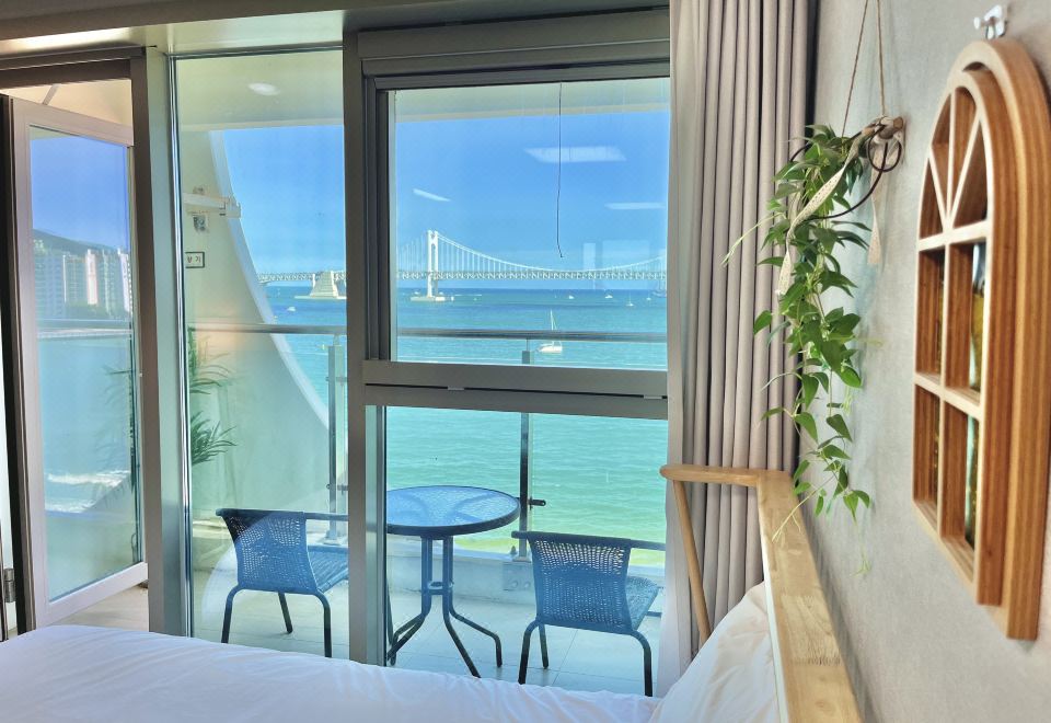 더퍼스트효이스테이