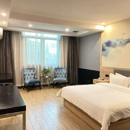 Qingmu Hotel (Zhenjiang Danyang Houxiang Central Street)