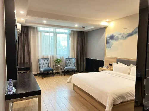 Qingmu Hotel (Zhenjiang Danyang Houxiang Central Street)