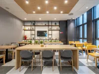 Vanshu Hotel (Jinan CBD Convention and Exhibition Center Store) Hotels near Li Cheng